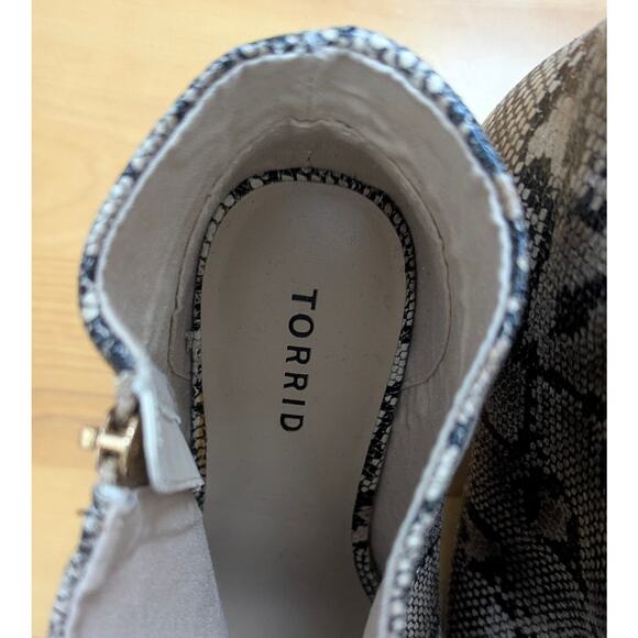 New Torrid Peep Toe Snakeskin High Heel Boots Size 8.5W 8.5 Wide - Picture 3 of 6